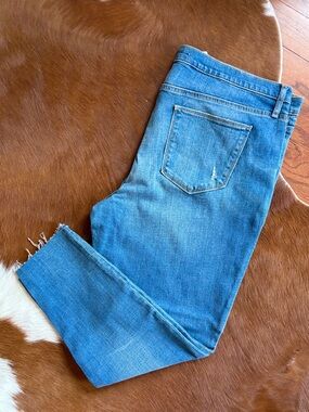 NEW GAP Women’s light blue cropped ankle jeans